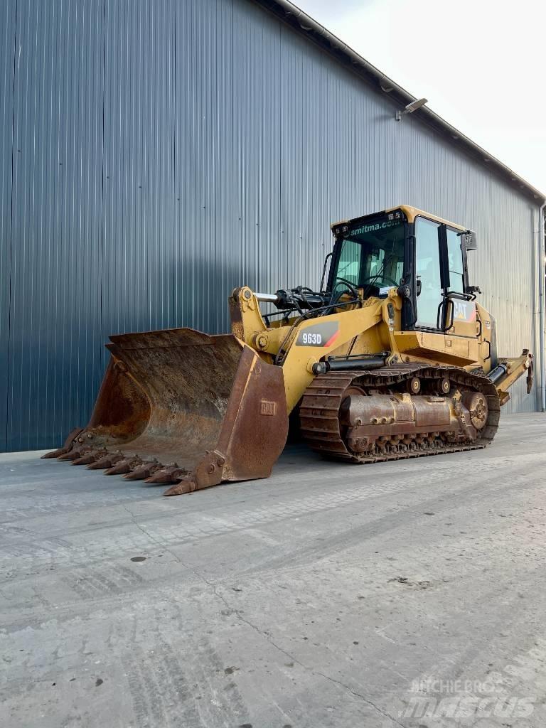 CAT 963D Гусеничні вантажники