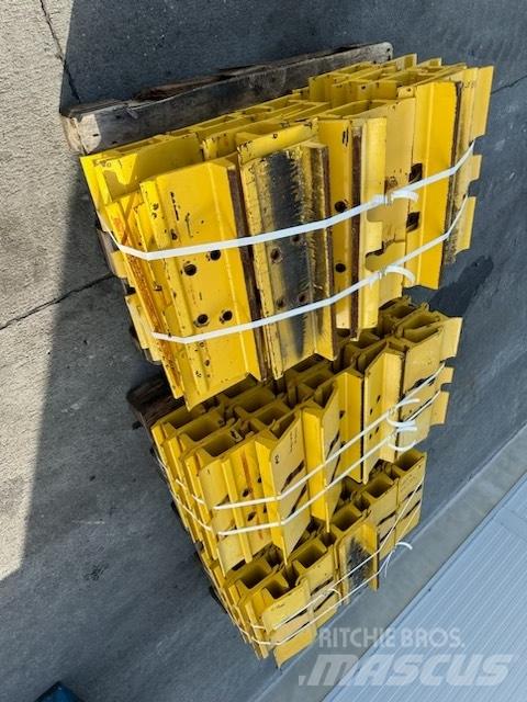 Komatsu d 85 plate Гусениці