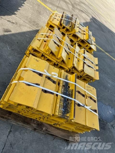 Komatsu d 85 plate Гусениці