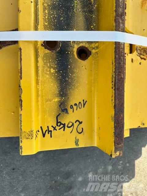 Komatsu d 85 plate Гусениці