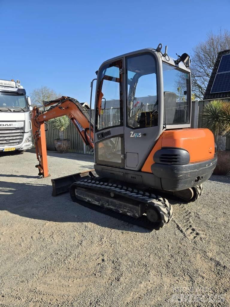 Hitachi ZX 30 Міні-екскаватори < 7т