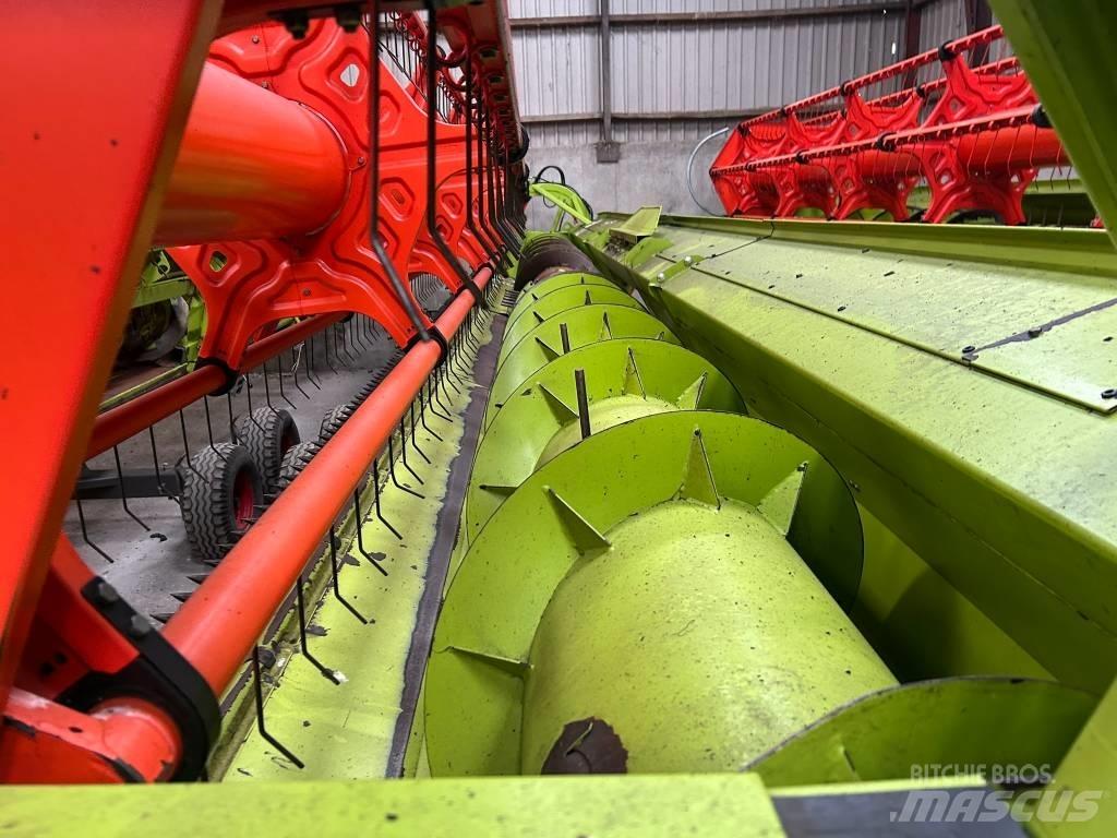CLAAS Lexion 670 Зернозбиральні комбайни
