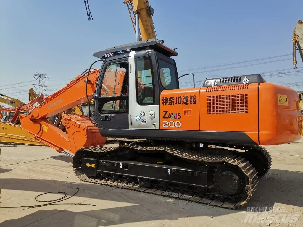 Hitachi ZX 200 Гусеничні екскаватори