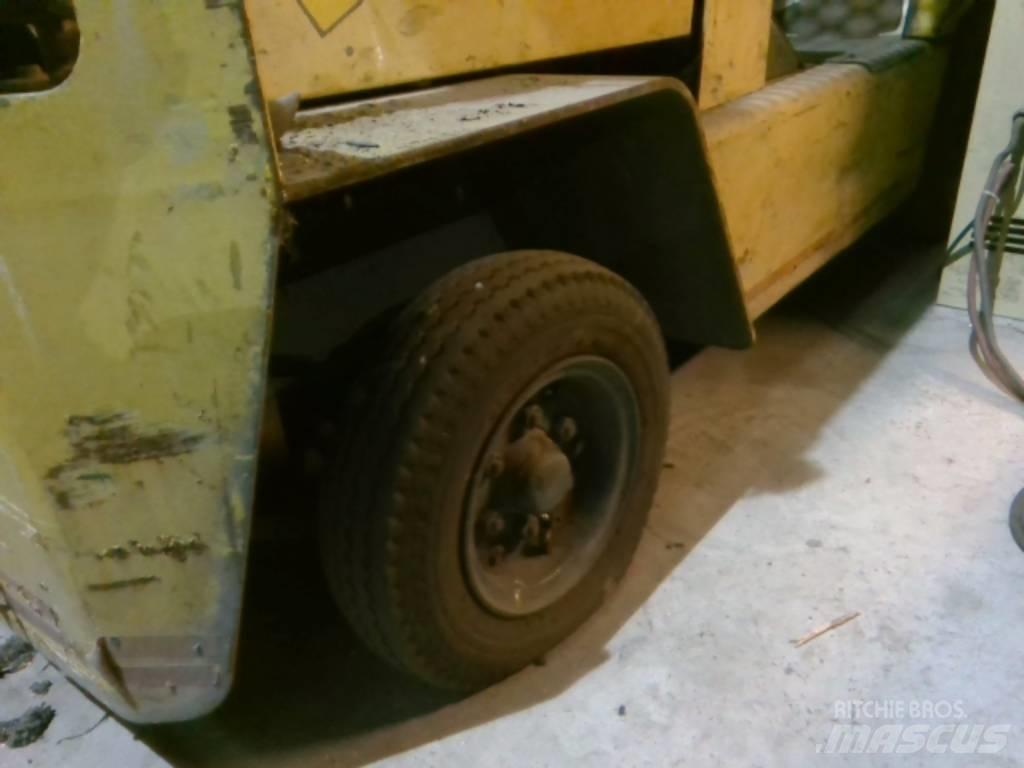 Toyota 2TG10 Тягачі колісні