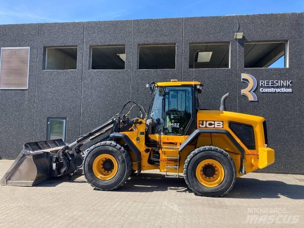 JCB 437 HT HL Фронтальні навантажувачі
