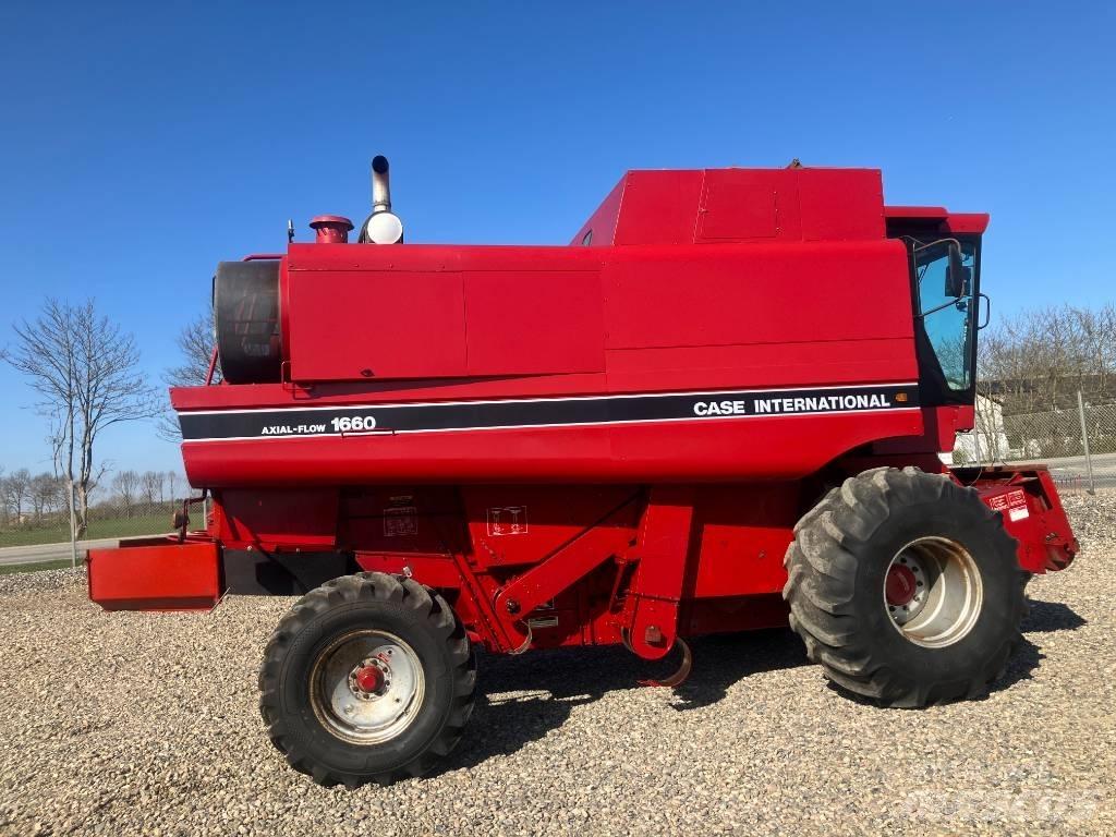 Case IH 1660 Зернозбиральні комбайни