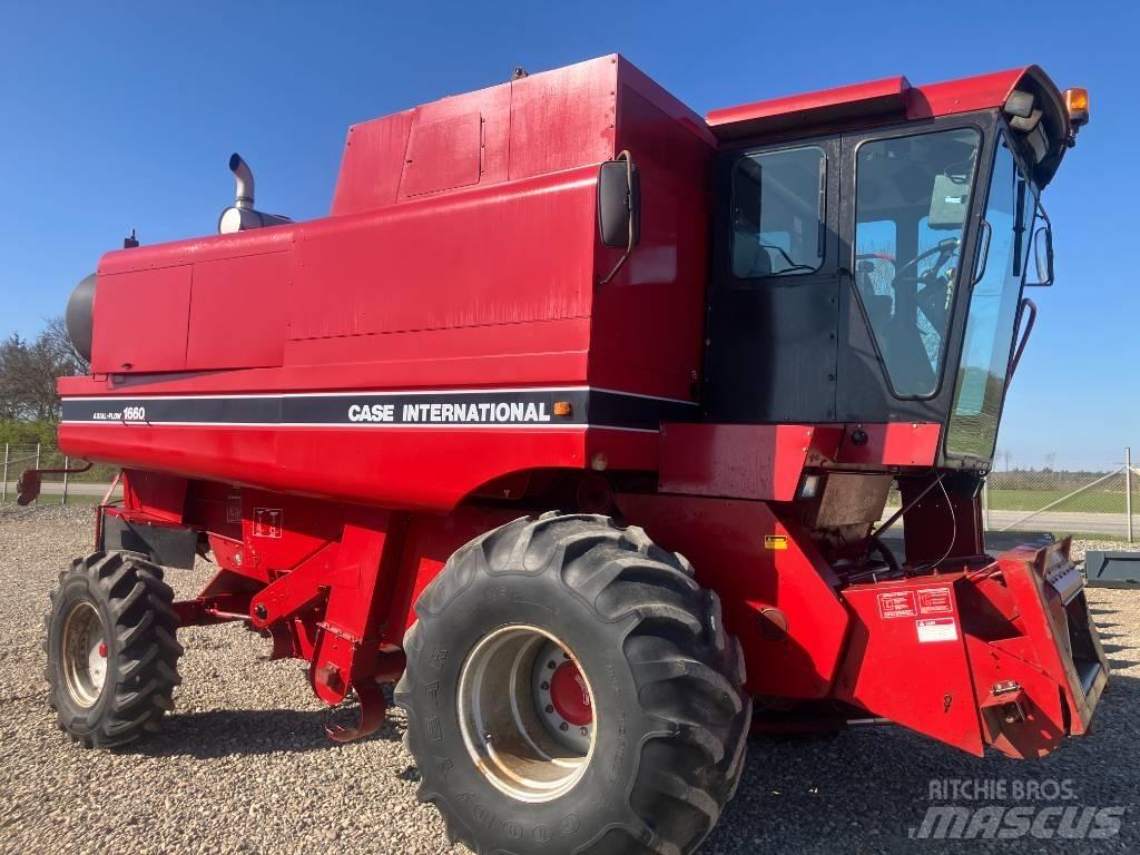 Case IH 1660 Зернозбиральні комбайни