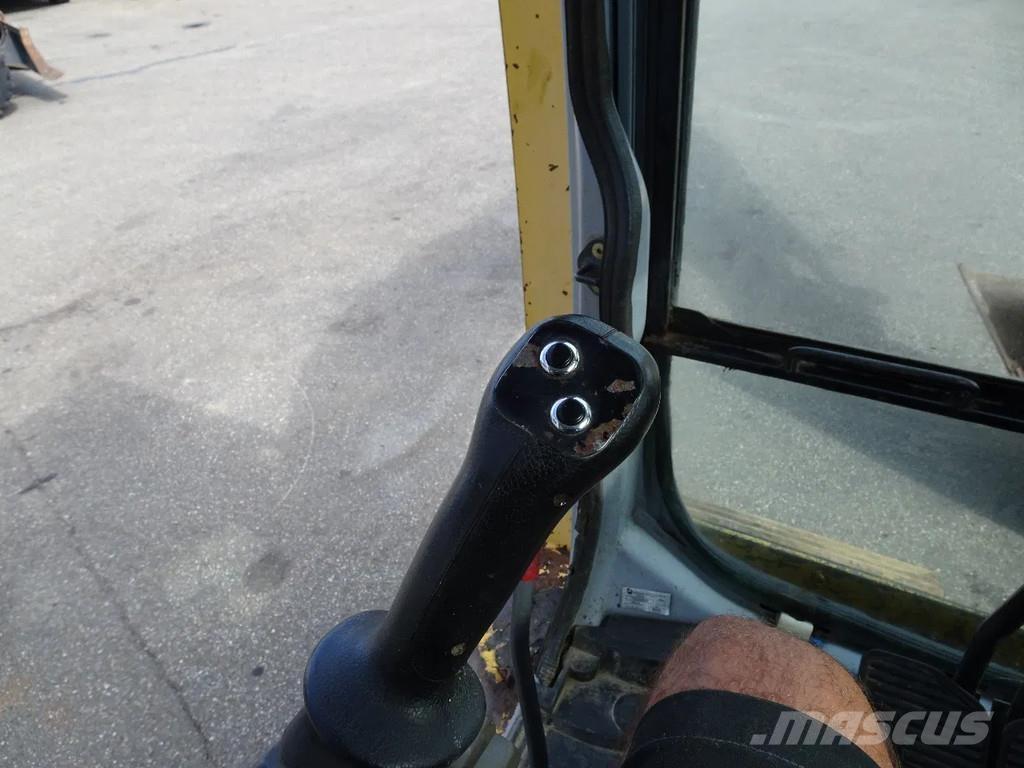 New Holland E195 Гусеничні екскаватори