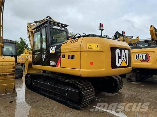 CAT 320 D2L Гусеничні екскаватори