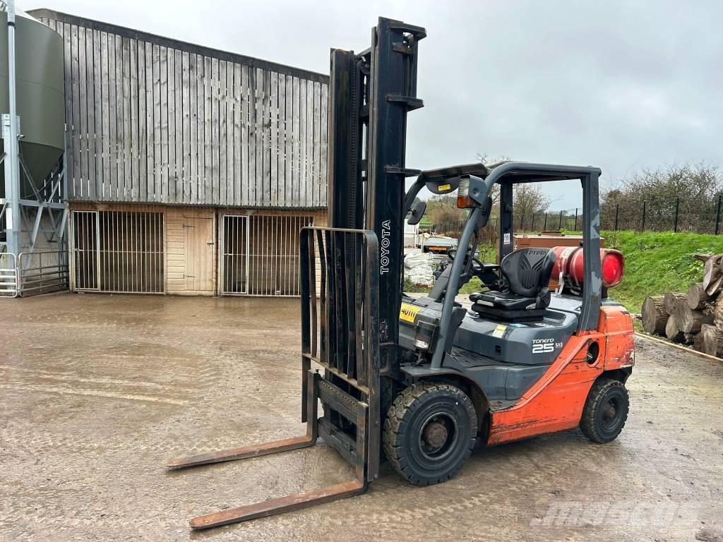 Toyota Tonero Газові навантажувачі