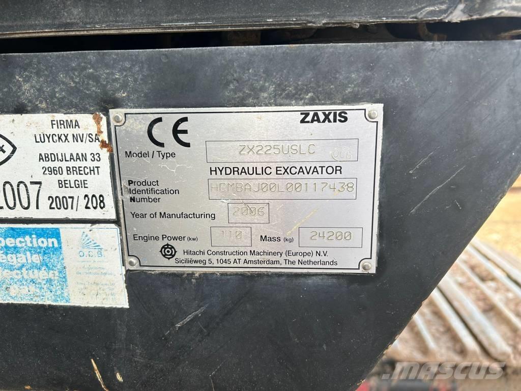 Hitachi ZX 225 Гусеничні екскаватори