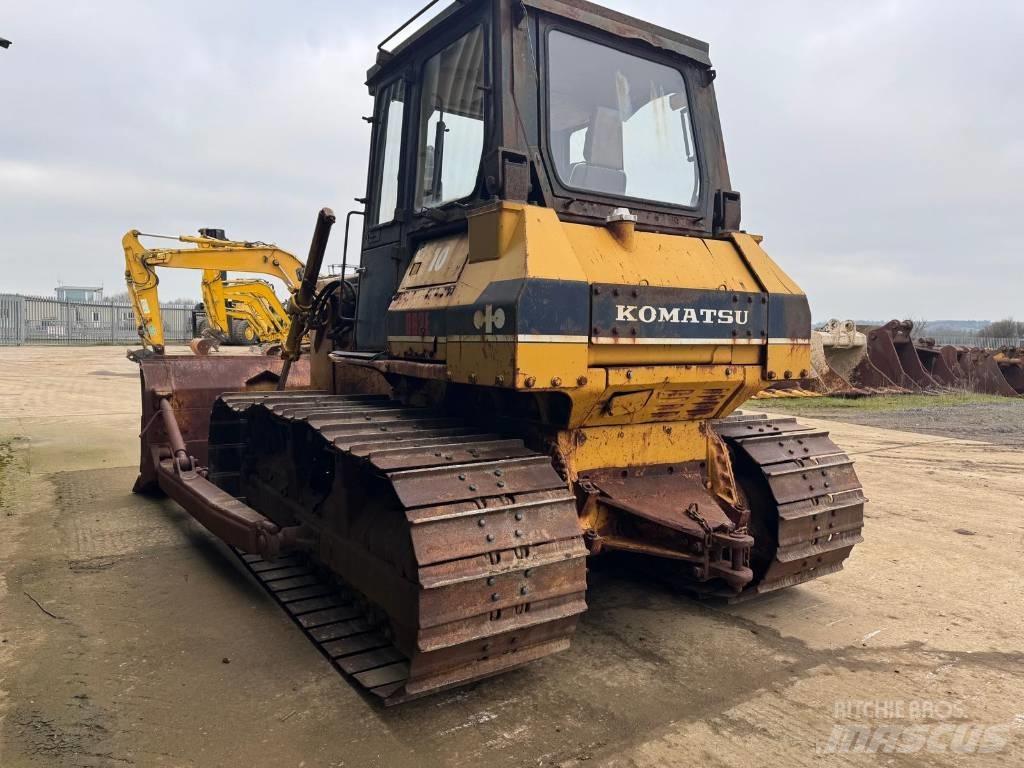 Komatsu D63E-1 Гусеничні бульдозери