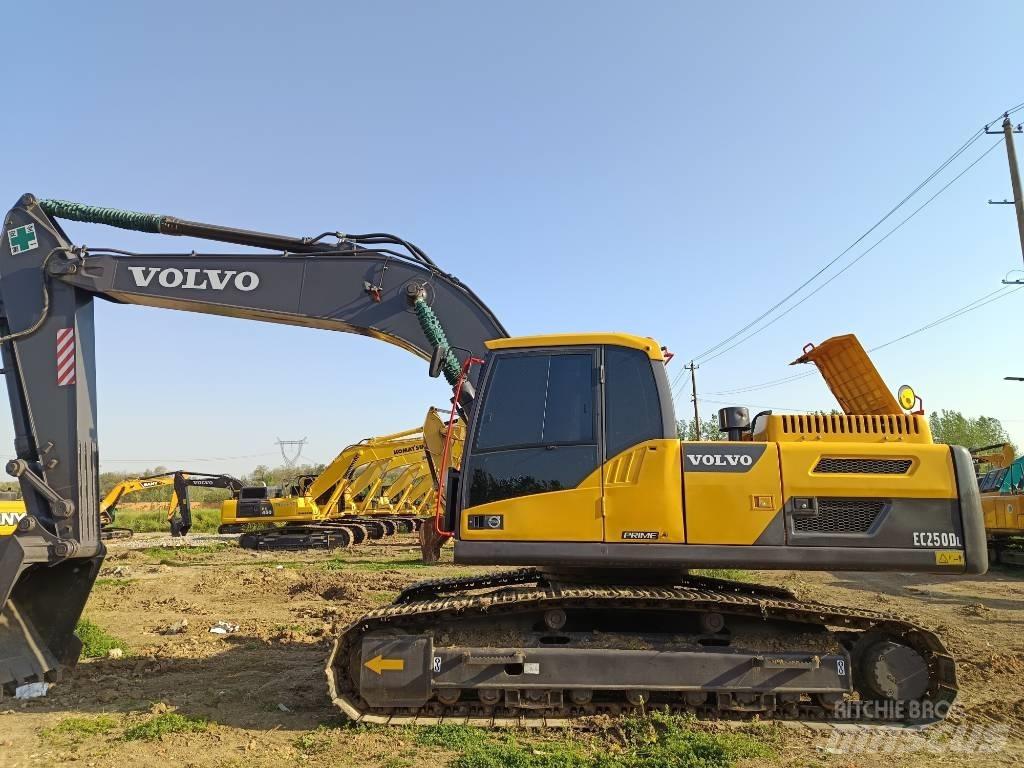 Volvo EC 250 Гусеничні екскаватори