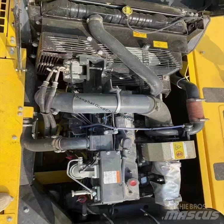 Komatsu 350 Гусеничні екскаватори