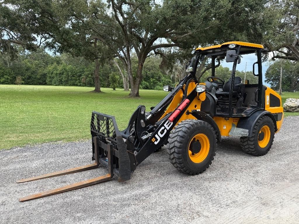 JCB 407 Фронтальні навантажувачі