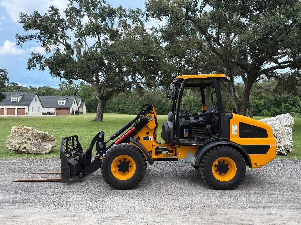 JCB 407 Фронтальні навантажувачі