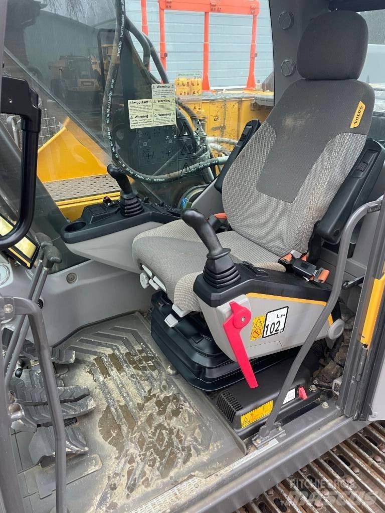 Volvo EC220E Гусеничні екскаватори