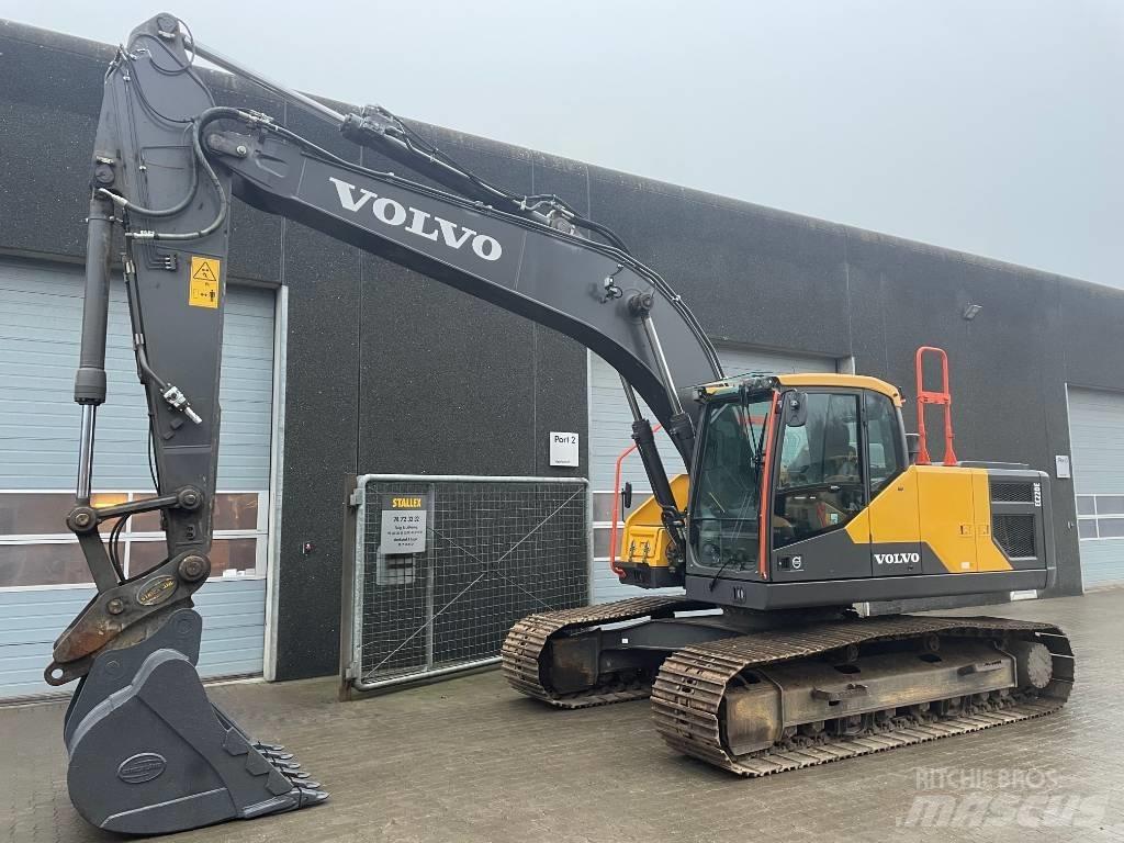Volvo EC220E Гусеничні екскаватори
