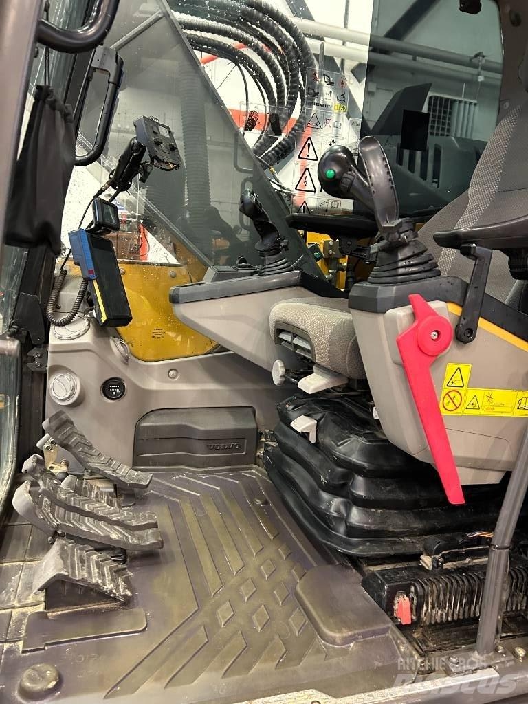Volvo ECR 235 E Гусеничні екскаватори