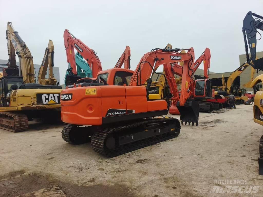 Doosan DX 140 Гусеничні екскаватори