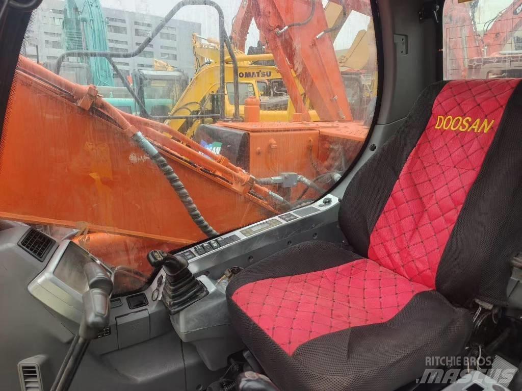 Doosan DX 140 Гусеничні екскаватори