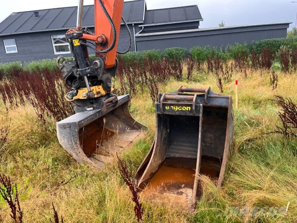Hitachi ZX 135 US-7 Гусеничні екскаватори