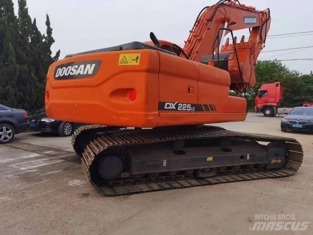 Doosan dx225 Гусеничні екскаватори