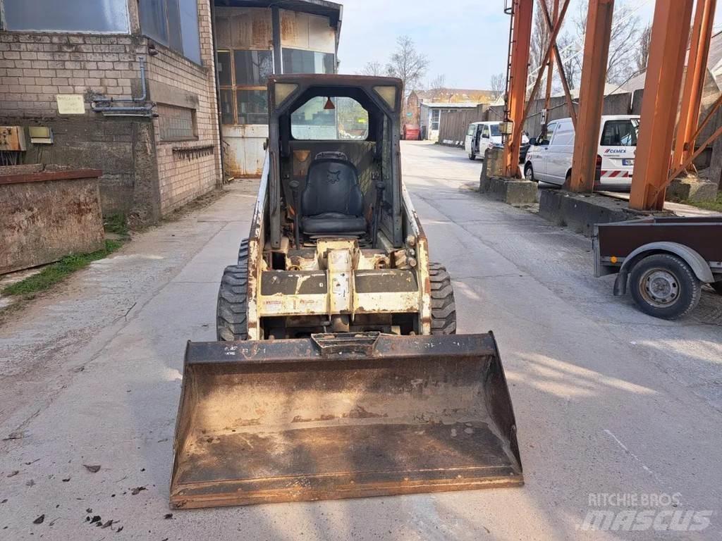 Bobcat S130 Міні-навантажувачі