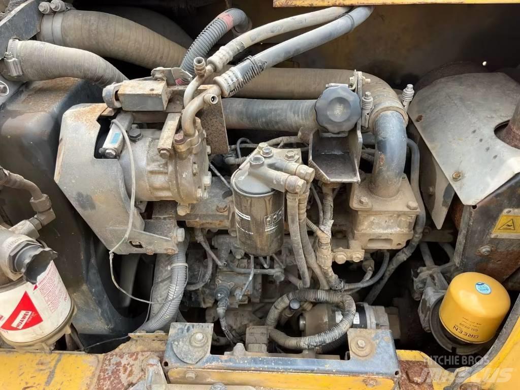 Komatsu PC70-8加长臂 Гусеничні екскаватори