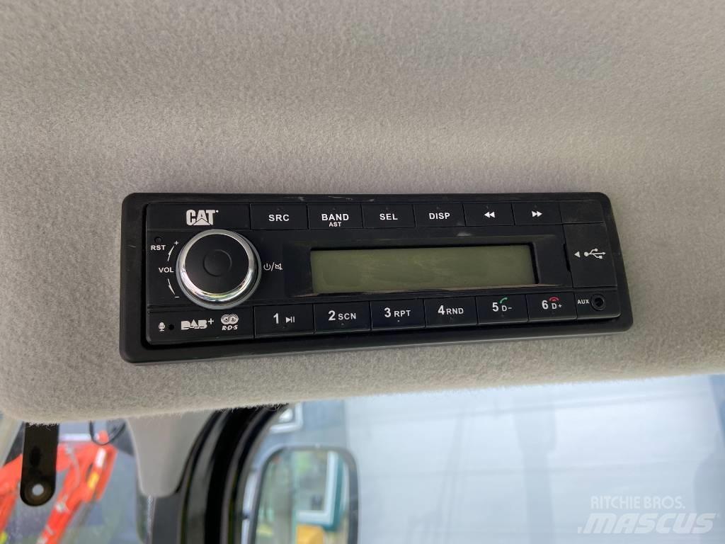 CAT 906 Фронтальні навантажувачі