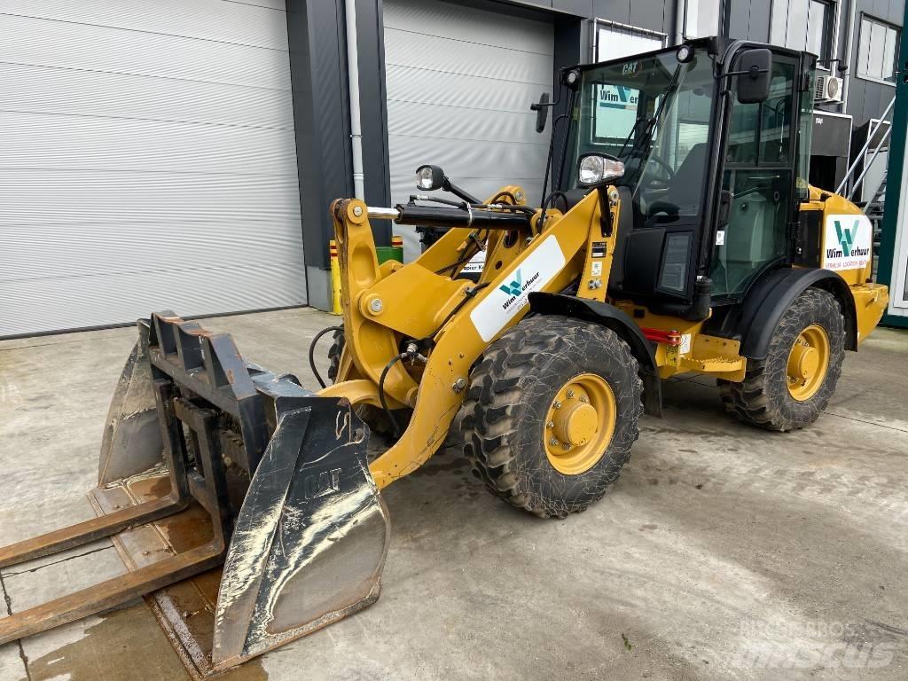 CAT 906 Фронтальні навантажувачі