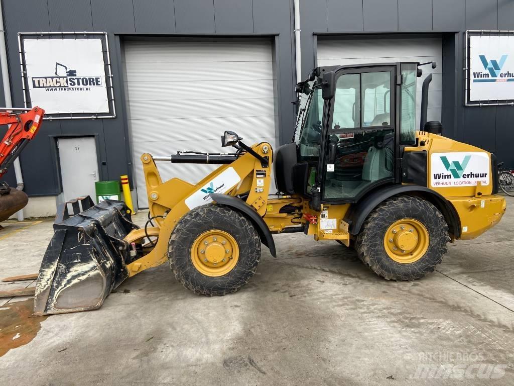 CAT 906 Фронтальні навантажувачі