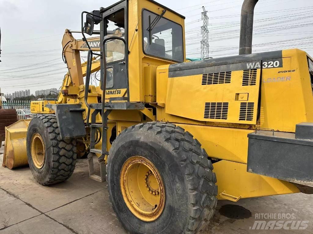 Komatsu WA 320 Фронтальні навантажувачі