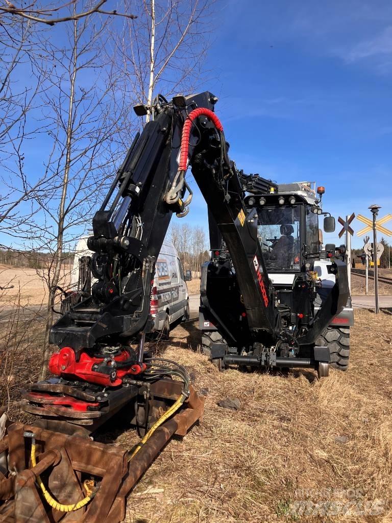 Huddig 1370 T Екскаватори-навантажувачі