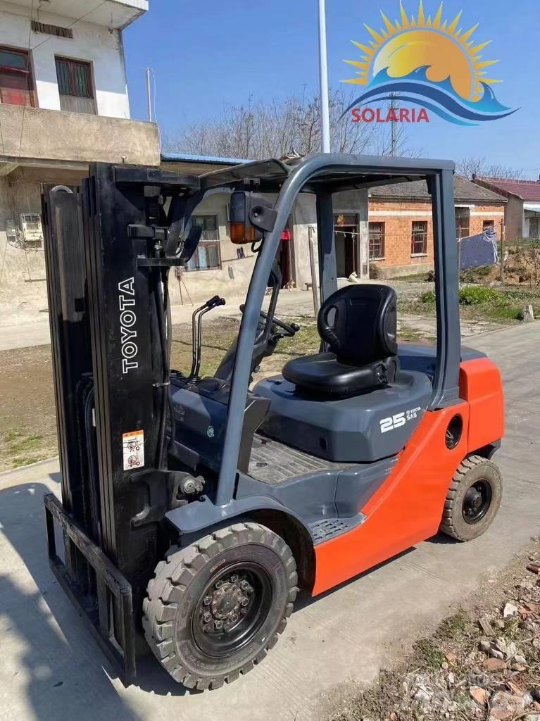 Toyota FD25 Дизельні навантажувачі