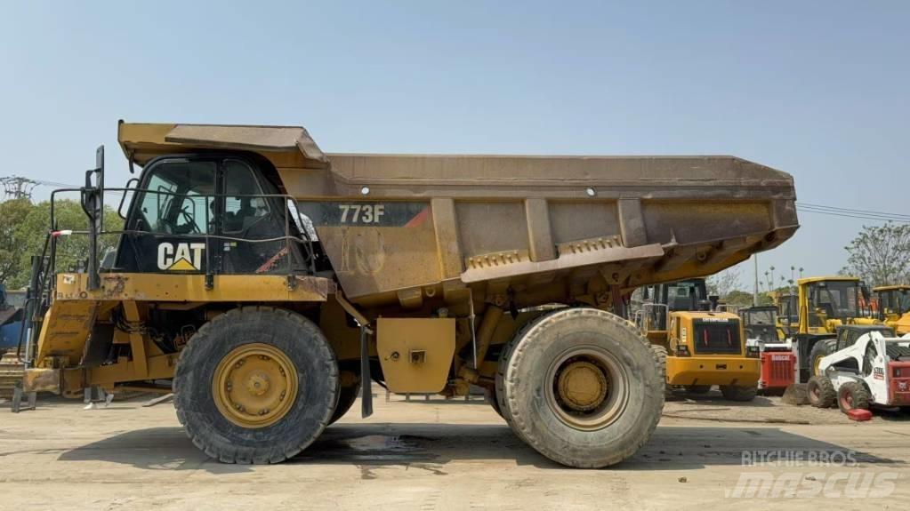 CAT 773 F Кар`єрні самоскиди