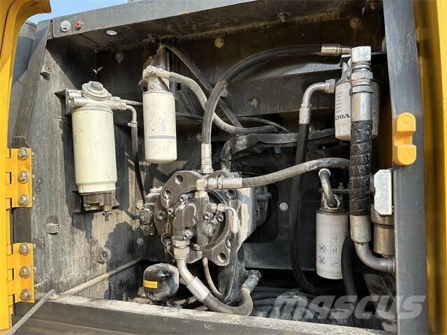 Volvo EC240 Гусеничні екскаватори