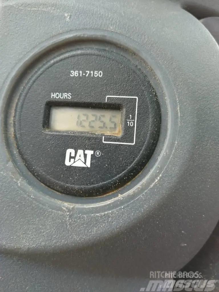 CAT CP 44 Грунтові котки