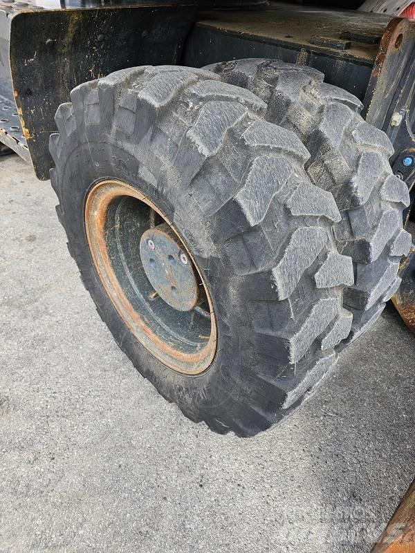 Komatsu PW 148-8 Колісні екскаватори