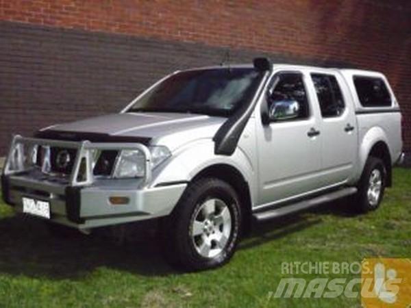 Nissan NAVARA ST-X Панельні фургони