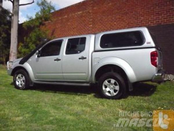 Nissan NAVARA ST-X Панельні фургони