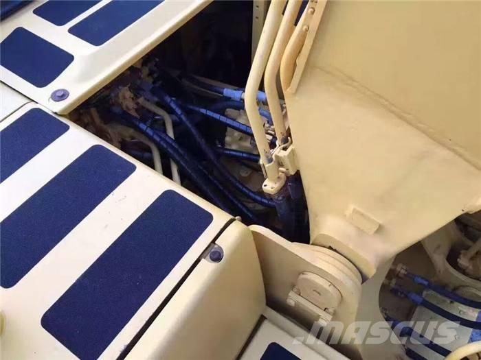 Komatsu PC 200-7 Гусеничні екскаватори