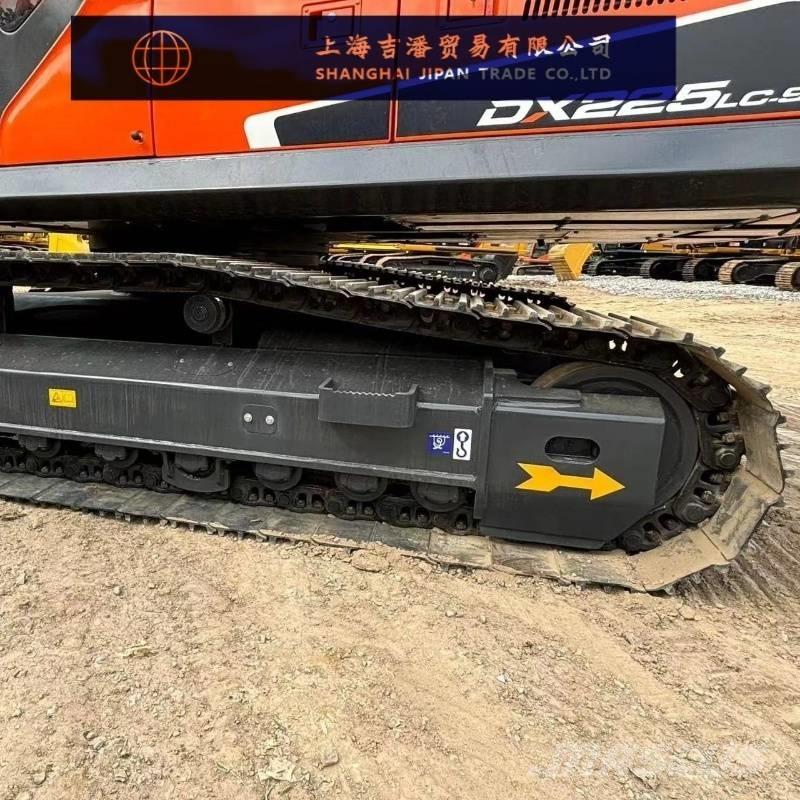 Doosan DX 225 Гусеничні екскаватори