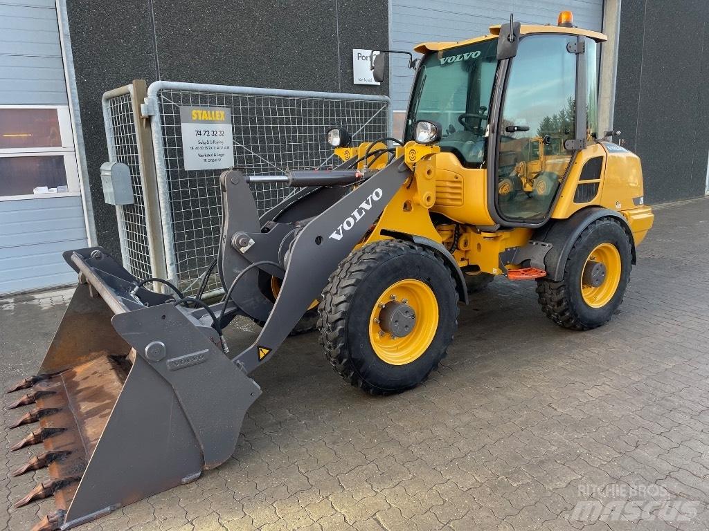 Volvo L28F Малі навантажувачі