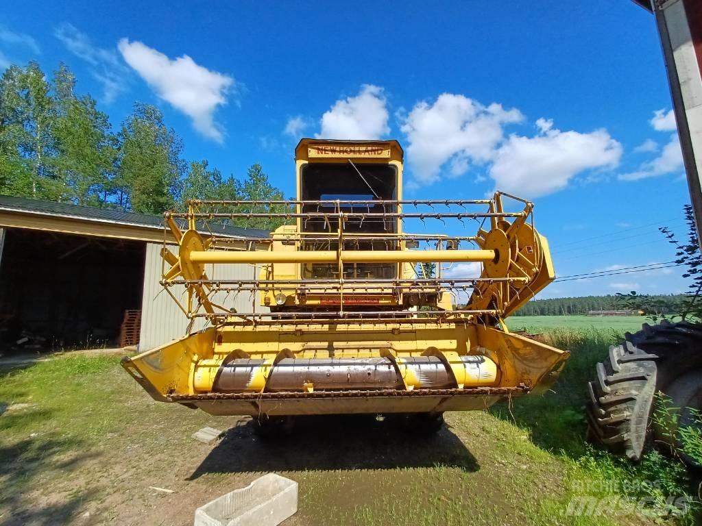 New Holland 8030 Зернозбиральні комбайни