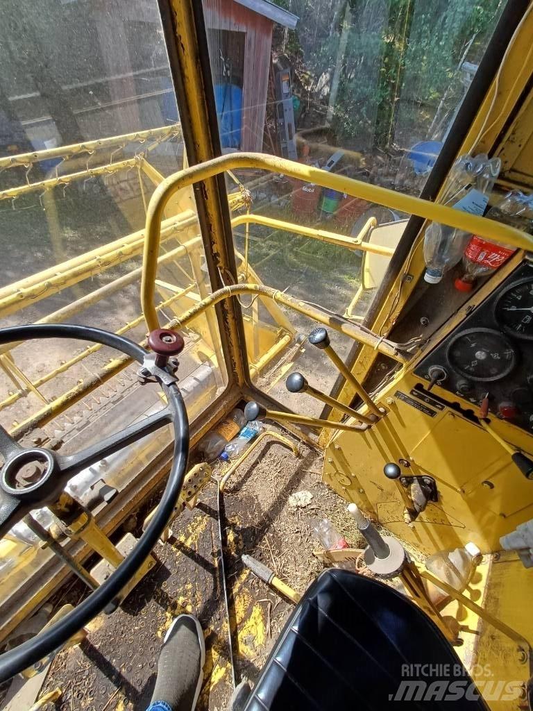 New Holland 8030 Зернозбиральні комбайни