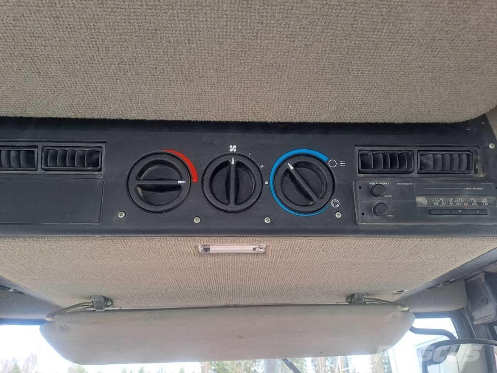 Case IH 685 XL Трактори