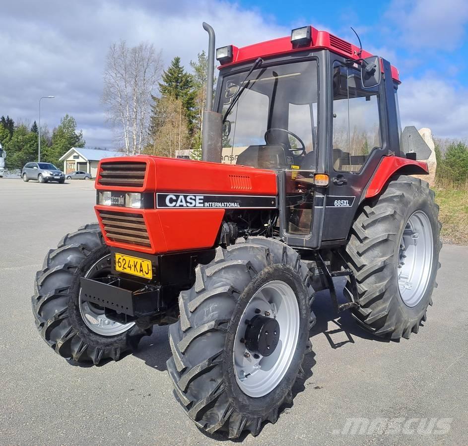 Case IH 685 XL Трактори
