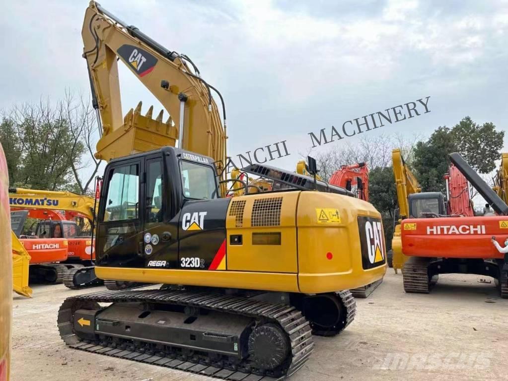 CAT 323 D2 Гусеничні екскаватори