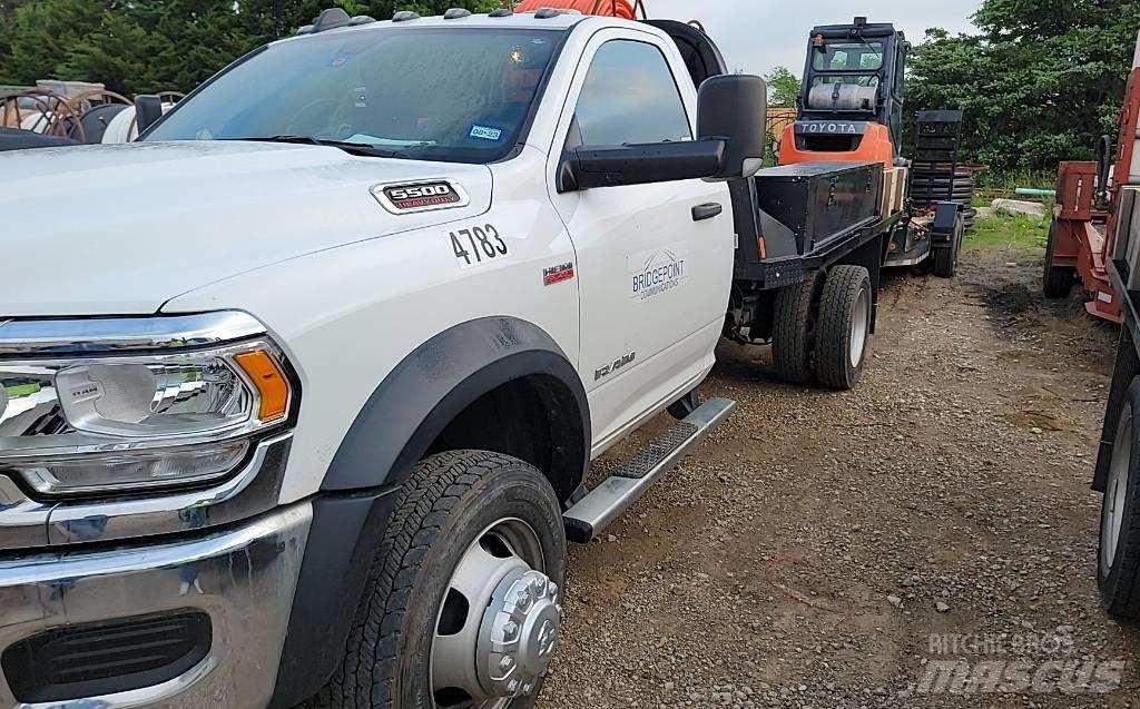 RAM 5500 Вантажівки-платформи/бокове розвантаження